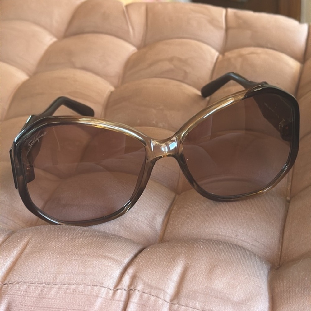 Salvatore Ferragamo Oversized Gradient
Sunglasses 
$325 $559 Size: OS